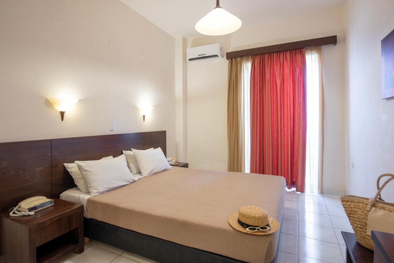 โรงแรมธีโอ Agia Marina  ภายนอก รูปภาพ
