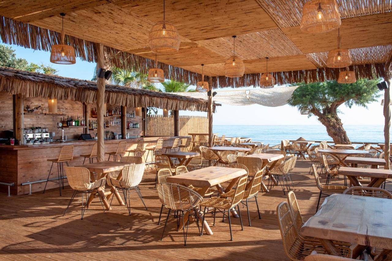 โรงแรมธีโอ Agia Marina  ภายนอก รูปภาพ