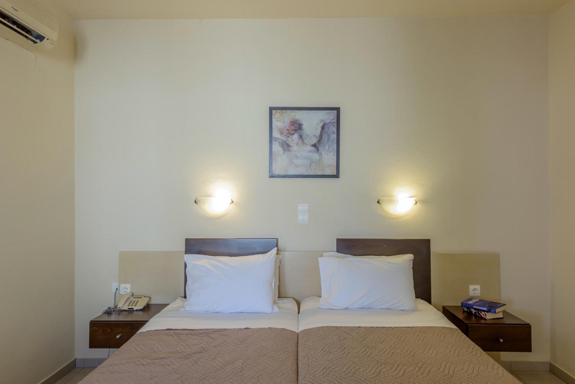 โรงแรมธีโอ Agia Marina  ภายนอก รูปภาพ