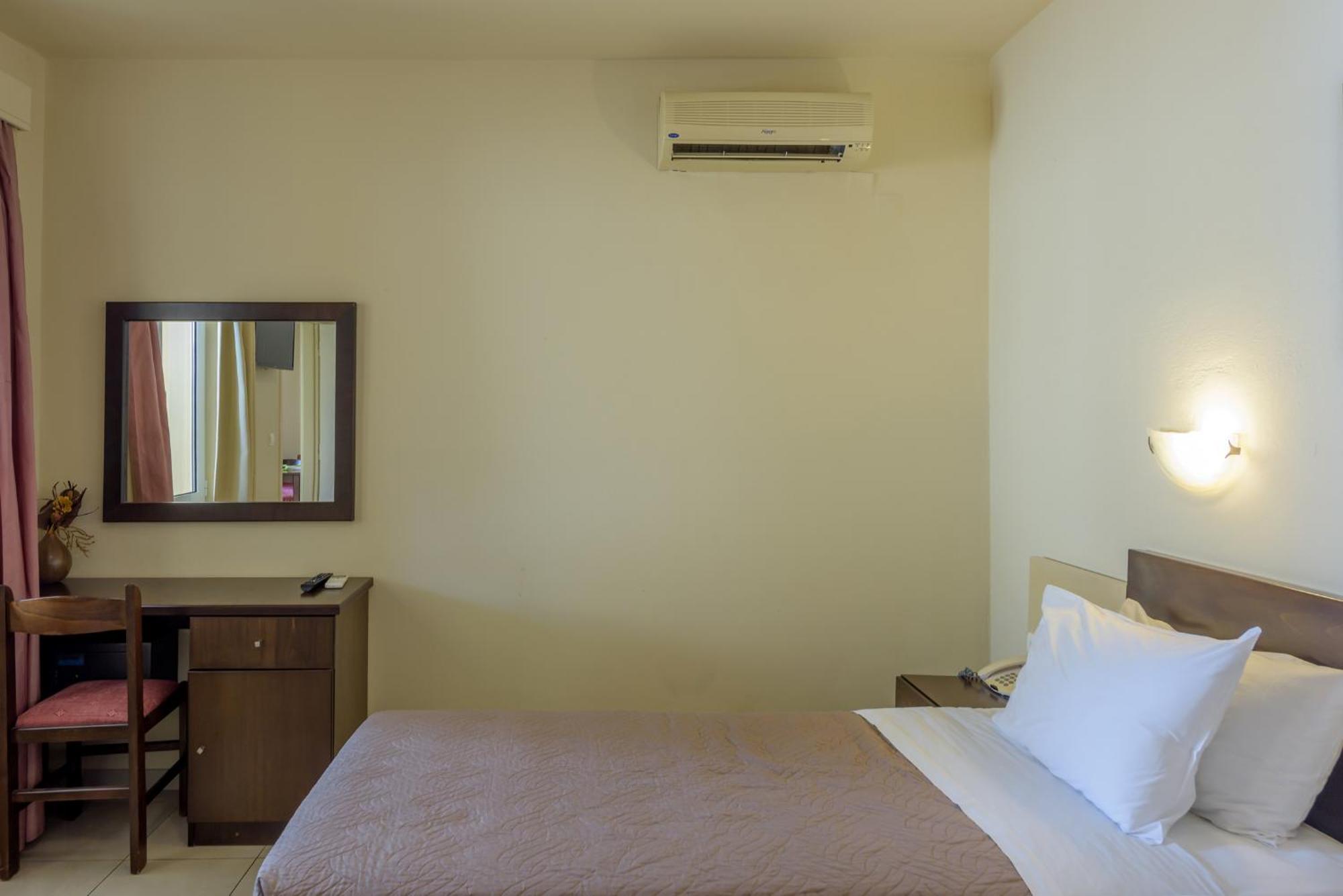 โรงแรมธีโอ Agia Marina  ภายนอก รูปภาพ