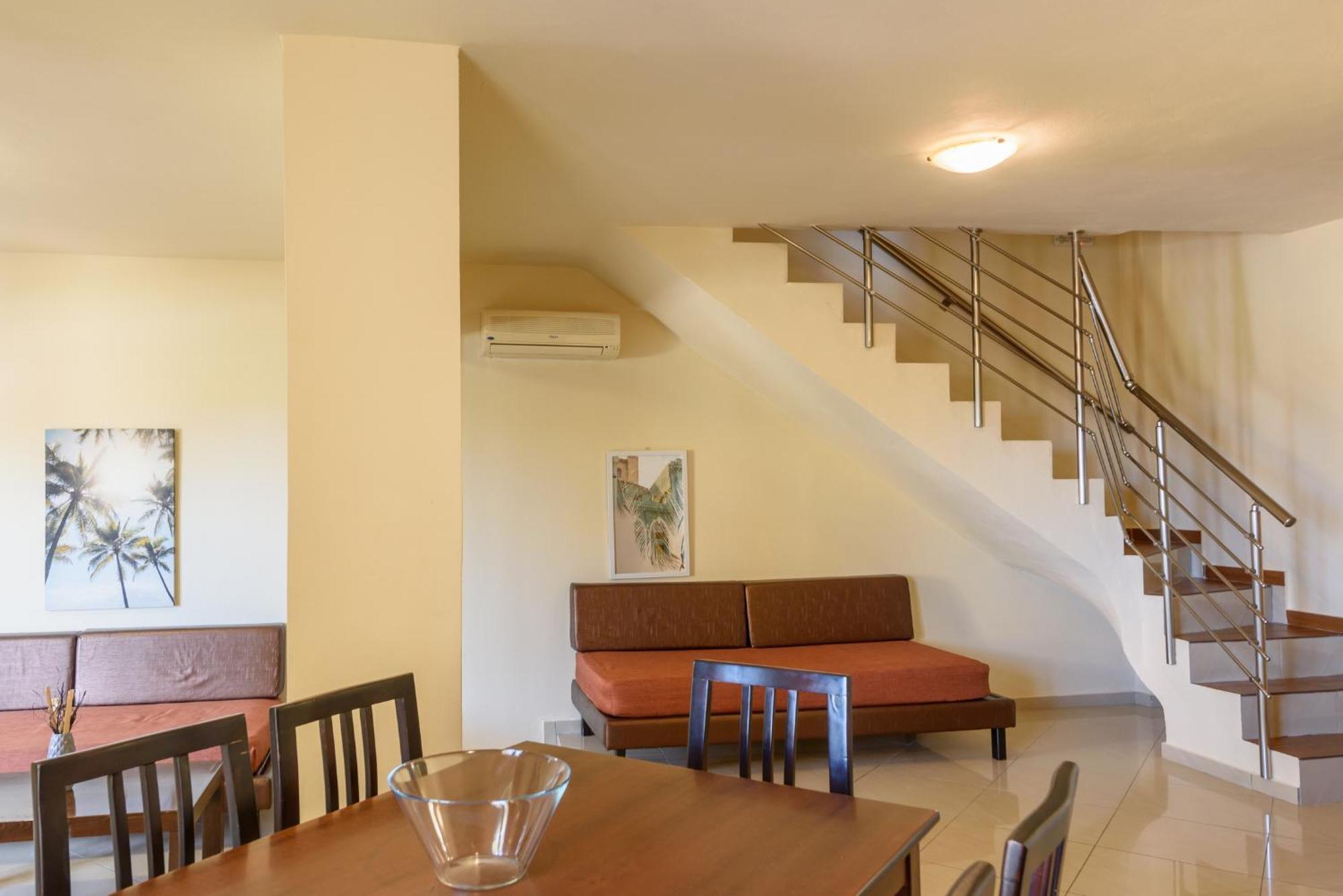 โรงแรมธีโอ Agia Marina  ภายนอก รูปภาพ