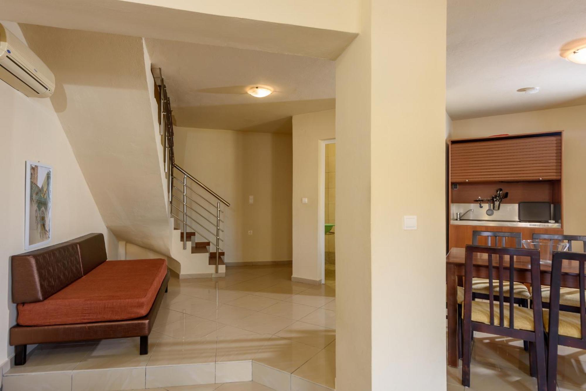 โรงแรมธีโอ Agia Marina  ภายนอก รูปภาพ