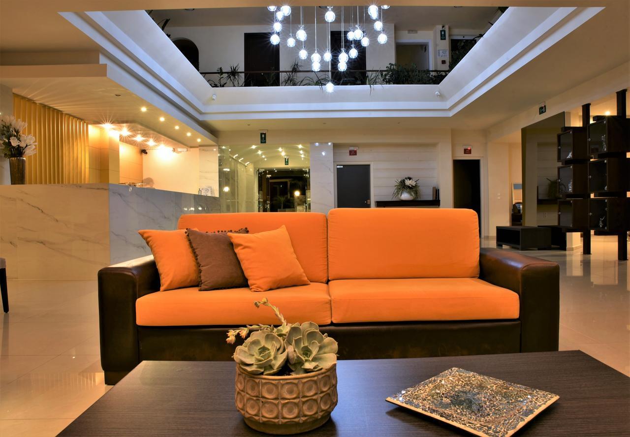 โรงแรมธีโอ Agia Marina  ภายนอก รูปภาพ